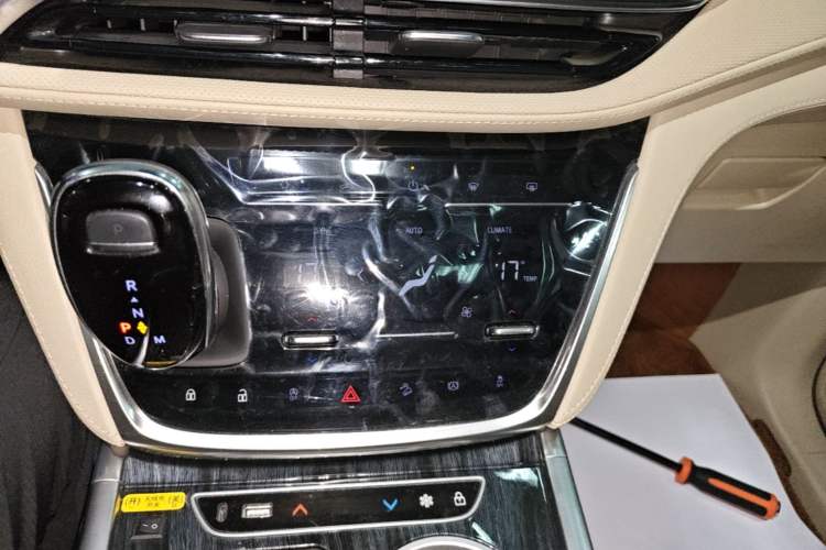 Used Buick GL8 2023 ES Lu Zun Luxury Edition and Yue Version Audio And AC Panel