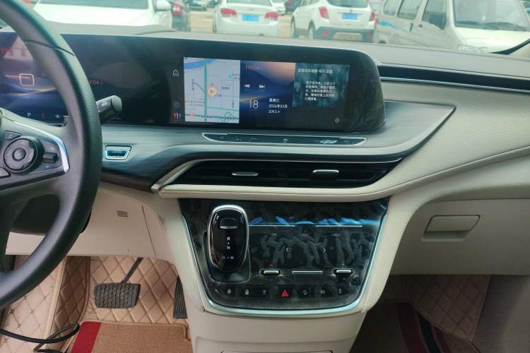 Used Buick GL8 2023 ES Lu Zun Comfort Model Audio And AC Panel