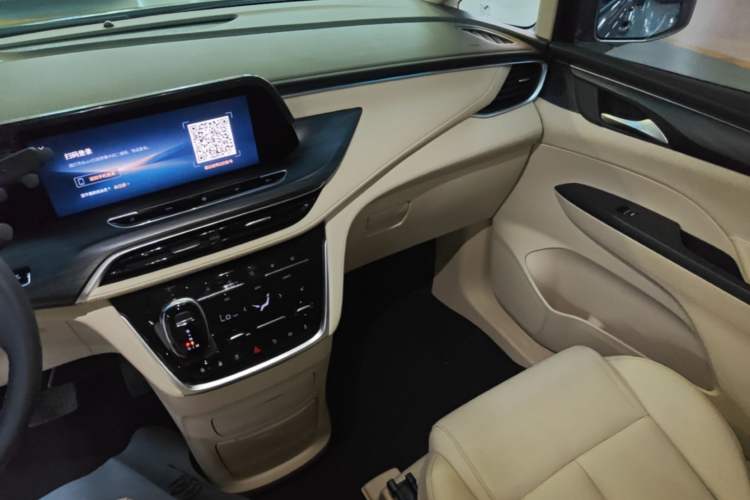 Used Buick GL8 2023 ES Lu Zun Deluxe Model Audio And AC Panel