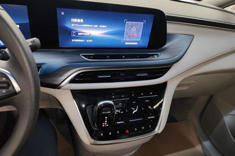 Used Buick GL8 2023 ES Lu Zun Comfort Model Audio And AC Panel