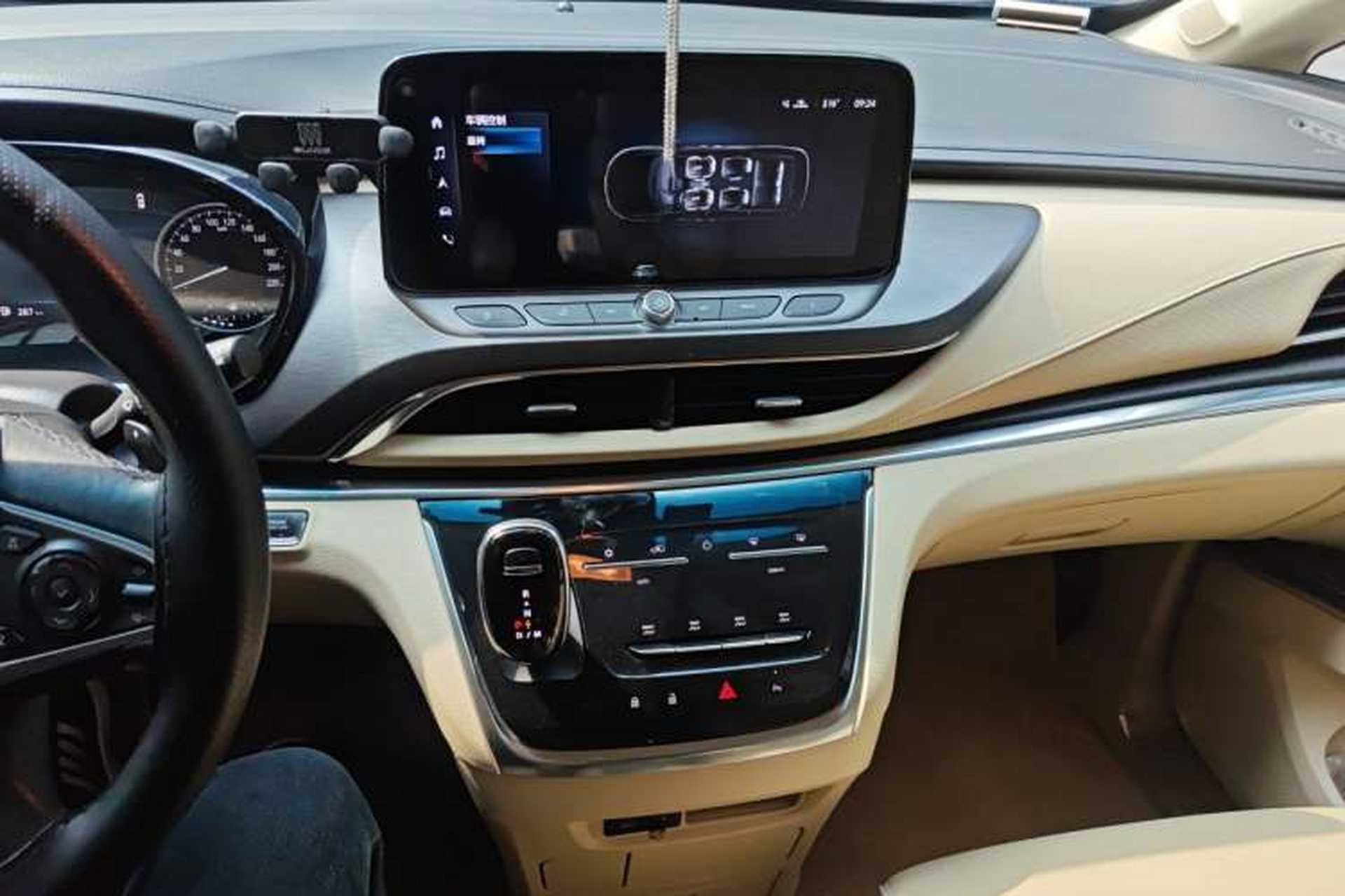 Used Buick GL8 2023 Facelifted Land Cruiser Executive Luxury Version Audio And AC Panel