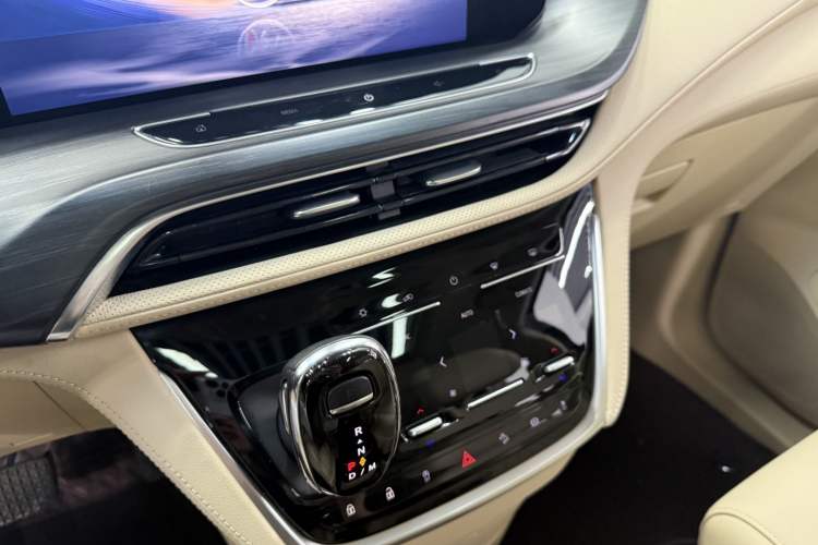 Used Buick GL8 2023 ES Lu Zun Luxury Model Audio And AC Panel