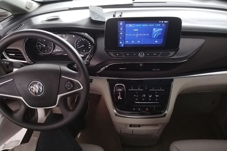 Used Buick GL8 2023 Land Executive Class Comfort Model Center Console