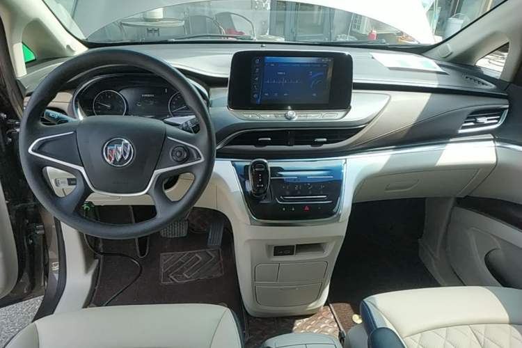 Used Buick GL8 2023 Land Executive Class Comfort Model Center Console