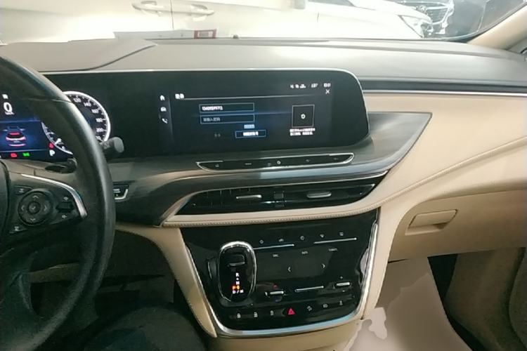 Used Buick GL8 2023 ES Lu Zun Deluxe Model Center Console