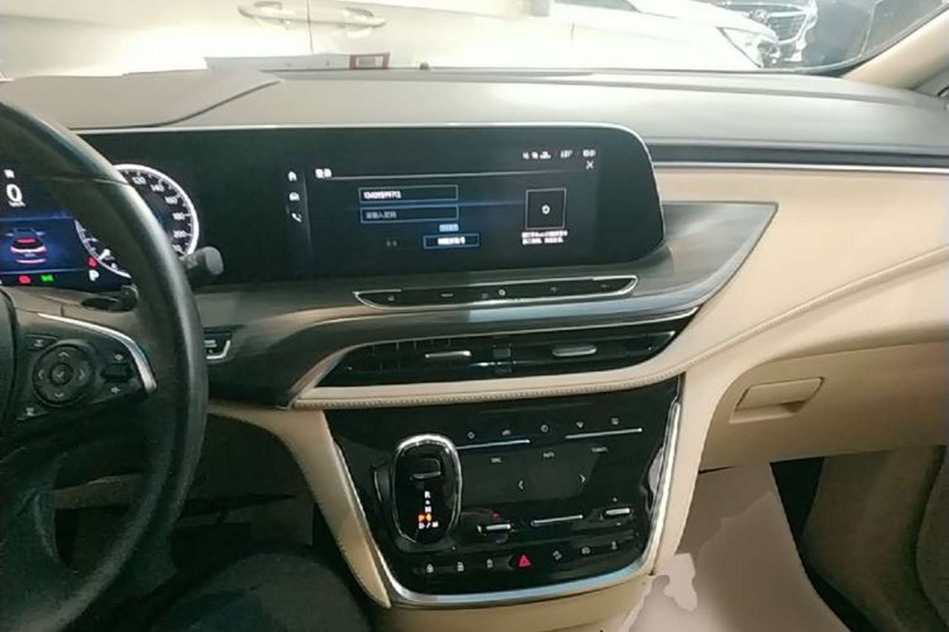 Used Buick GL8 2023 ES Lu Zun Deluxe Model Center Console