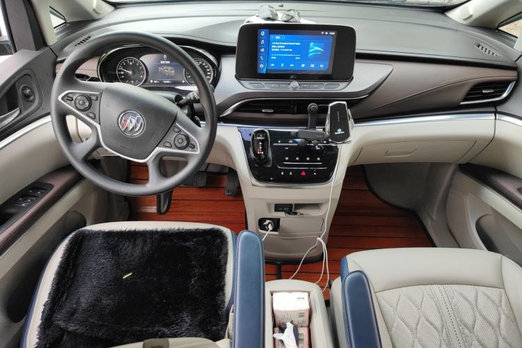 Used Buick GL8 2023 Land Executive Class Comfort Model Center Console