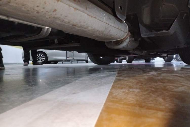 Used Buick GL8 2023 Facelifted Land Cruiser Executive Luxury Version Chassis Rear Right