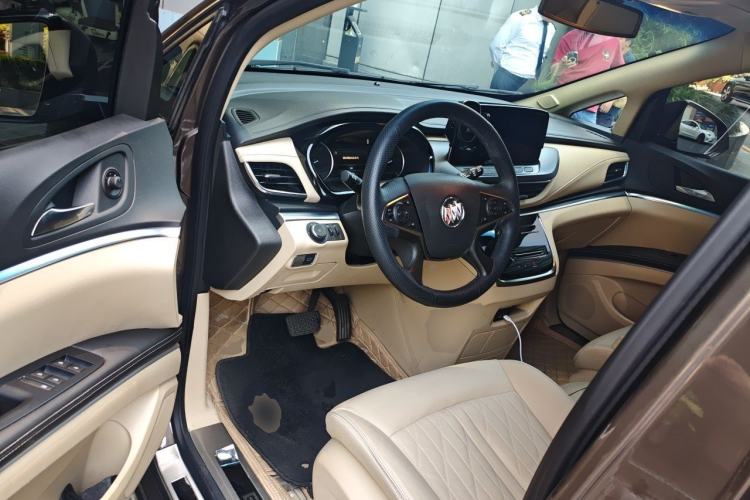 Used Buick GL8 2023 Facelifted Land Cruiser Executive Luxury Version Driver Seat