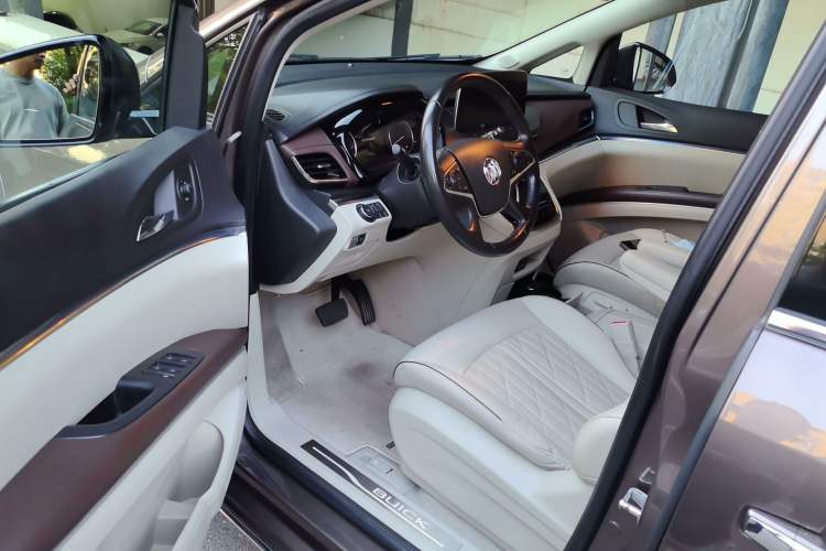 Used Buick GL8 2023 Land Executive Class Deluxe Model Driver Seat