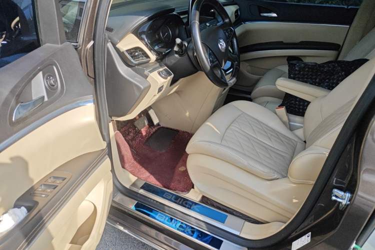 Used Buick GL8 2023 Land Executive Class 652T Luxury Model Driver Seat