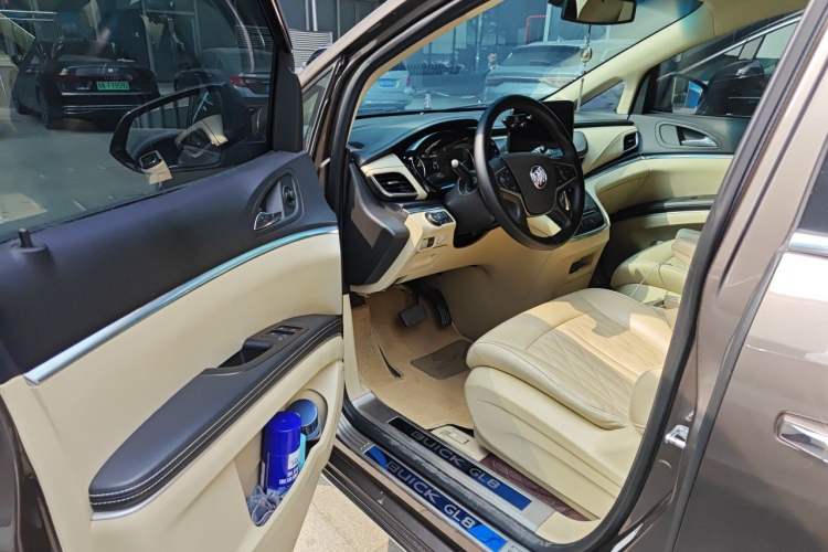 Used Buick GL8 2023 Facelifted Land Cruiser Executive Luxury Version Driver Seat