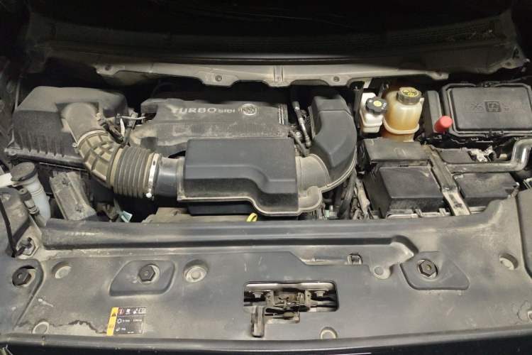 Used Buick GL8 2023 Facelifted Land Cruiser Executive Luxury Version Engine Bay