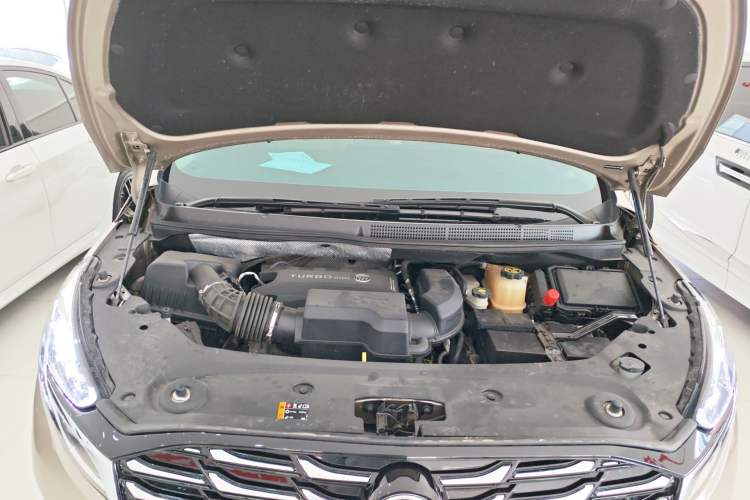 Used Buick GL8 2023 ES Lu Zun Deluxe Model Engine Bay