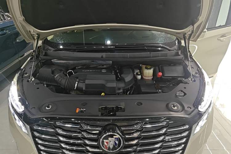 Used Buick GL8 2023 ES Lu Zun Deluxe Model Engine Bay