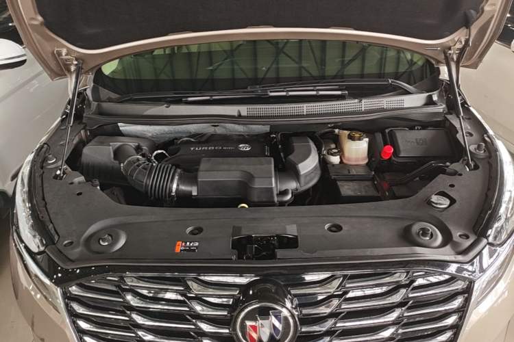 Used Buick GL8 2023 ES Lu Zun Deluxe Model Engine Bay