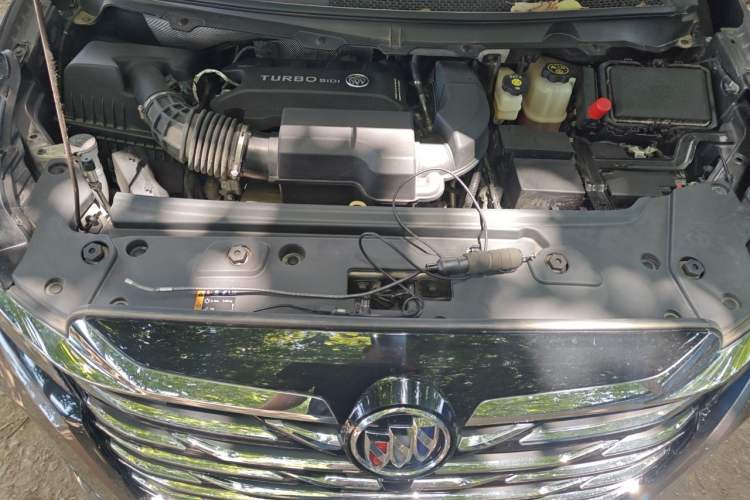 Used Buick GL8 2023 Facelifted Land Cruiser Executive Luxury Version Engine Bay