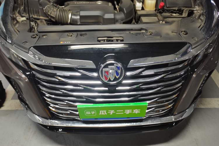 Used Buick GL8 2023 Land Executive Class Deluxe Model Engine Bay