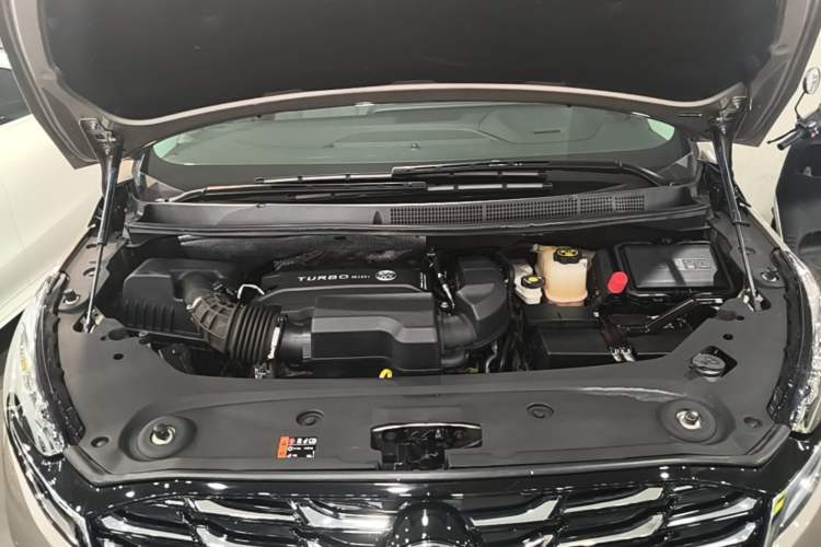 Used Buick GL8 2023 ES Lu Zun Deluxe and Yue Edition Engine Bay