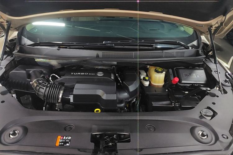 Used Buick GL8 2023 ES Lu Zun Deluxe Model Engine Bay