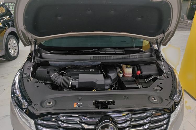 Used Buick GL8 2023 ES Lu Zun Deluxe Model Engine Bay