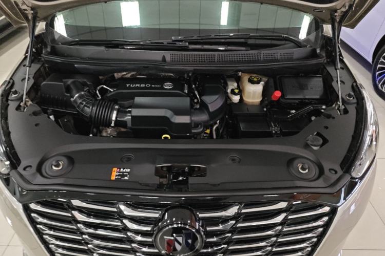 Used Buick GL8 2023 ES Lu Zun Luxury Edition and Yue Version Engine Bay