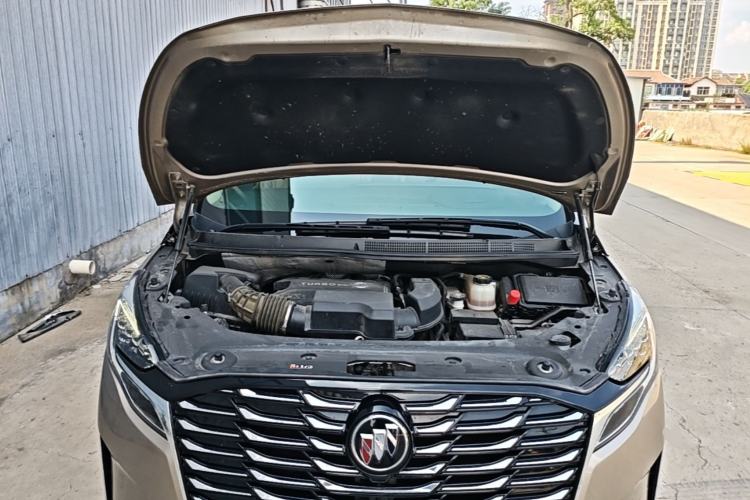 Used Buick GL8 2023 ES Lu Zun Deluxe Model Engine Bay