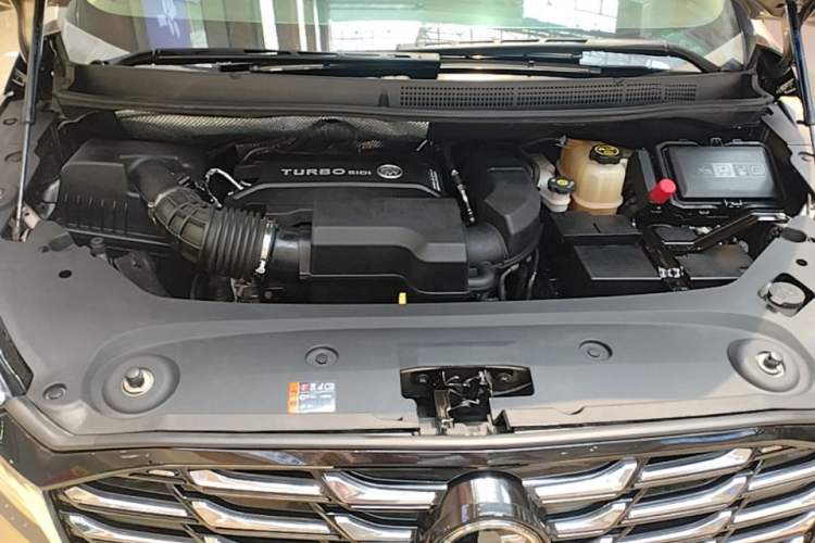 Used Buick GL8 2023 ES Lu Zun Deluxe Model Engine Bay