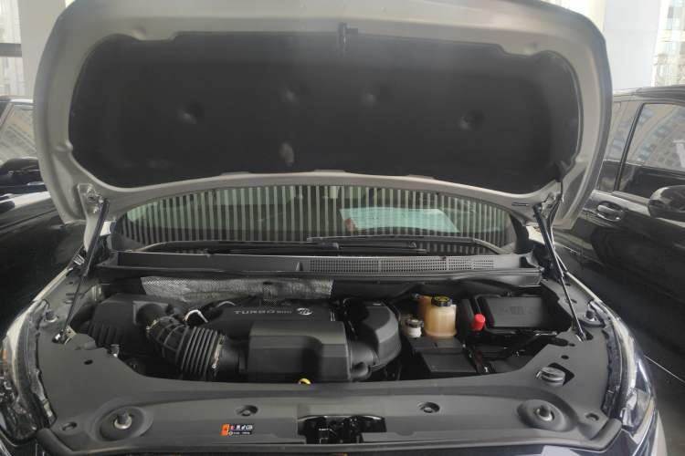Used Buick GL8 2023 ES Lu Zun Luxury Model Engine Bay