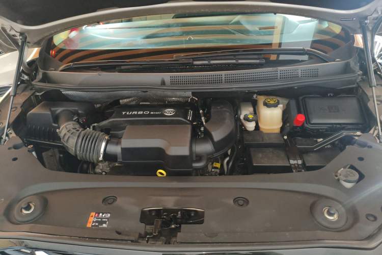 Used Buick GL8 2023 ES Lu Zun Deluxe Model Engine Bay