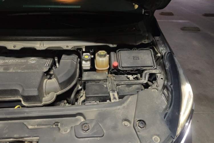 Used Buick GL8 2023 Facelifted Land Cruiser Executive Luxury Version Engine Bay Left