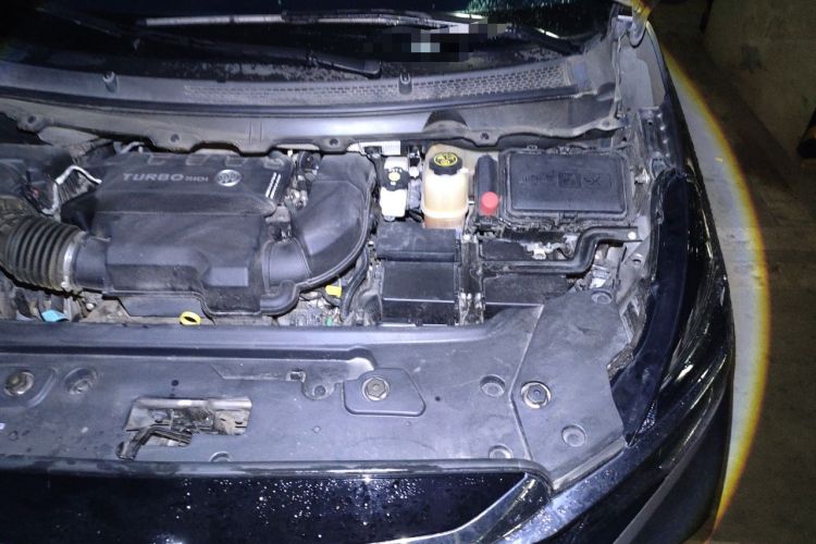 Used Buick GL8 2023 Facelifted Land Cruiser Executive Luxury Version Engine Bay Left