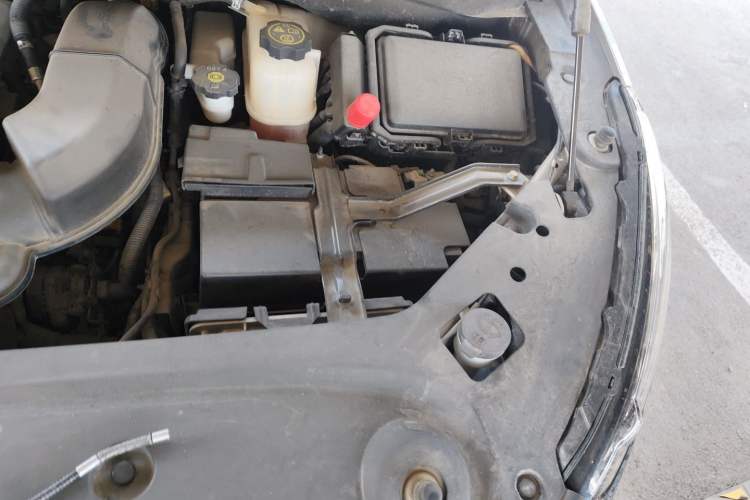Used Buick GL8 2023 ES Lu Zun Smart Flagship Model Engine Bay Left