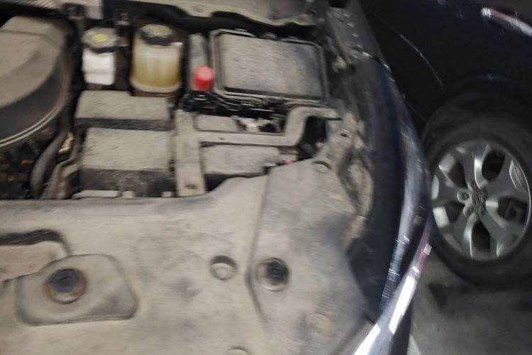 Used Buick GL8 2023 Land Executive Class Comfort Model Engine Bay Left