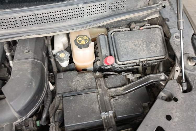 Used Buick GL8 2023 ES Lu Zun Deluxe Model Engine Bay Left