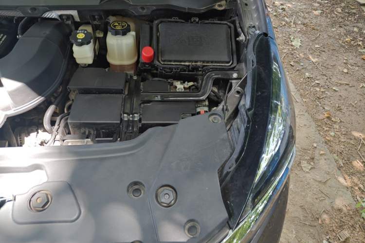 Used Buick GL8 2023 Facelifted Land Cruiser Executive Luxury Version Engine Bay Left