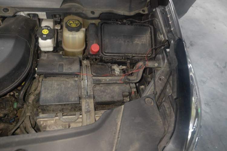 Used Buick GL8 2023 Land Executive Class Comfort Model Engine Bay Left