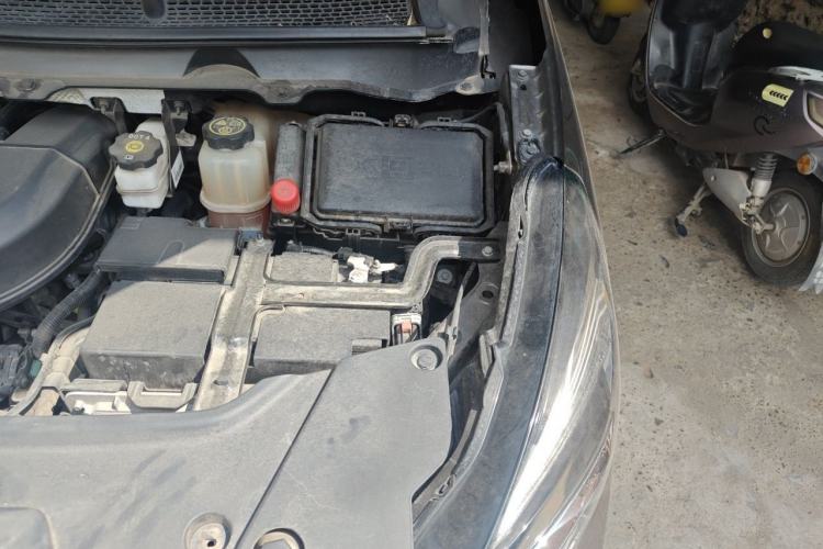 Used Buick GL8 2023 Land Executive Class Comfort Model Engine Bay Left