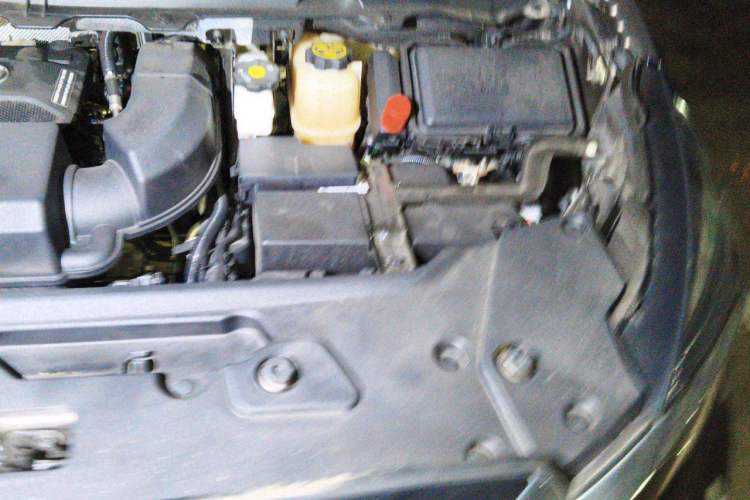 Used Buick GL8 2023 Land Executive Class Comfort Model Engine Bay Left
