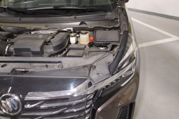 Used Buick GL8 2023 Facelifted Land Cruiser Executive Luxury Version Engine Bay Left