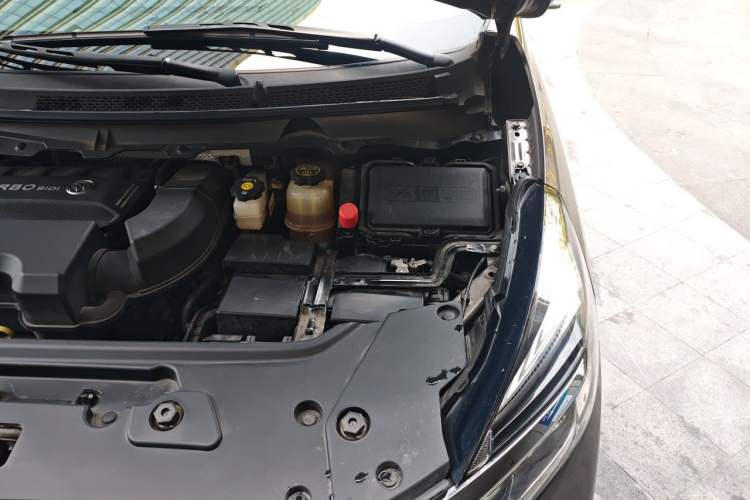 Used Buick GL8 2023 Facelifted Land Cruiser Executive Luxury Version Engine Bay Left
