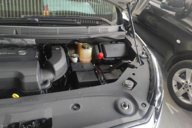Used Buick GL8 2023 ES Lu Zun Luxury Model Engine Bay Left