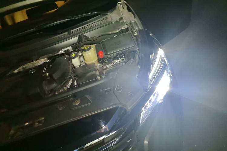 Used Buick GL8 2023 Land Executive Class Deluxe Model Engine Bay Left