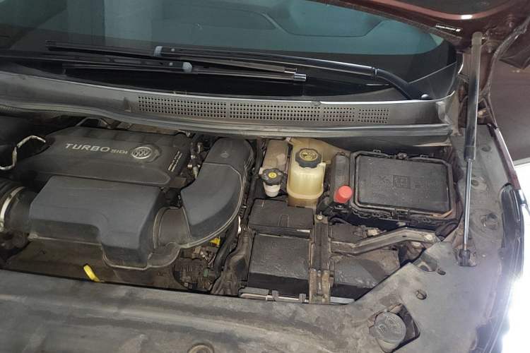 Used Buick GL8 2023 ES Lu Zun Comfort Model Engine Bay Left