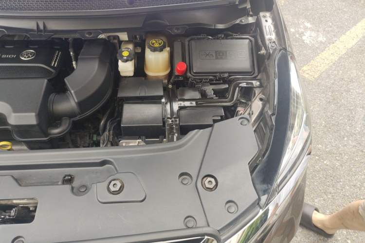 Used Buick GL8 2023 Facelifted Land Cruiser Executive Luxury Version Engine Bay Left