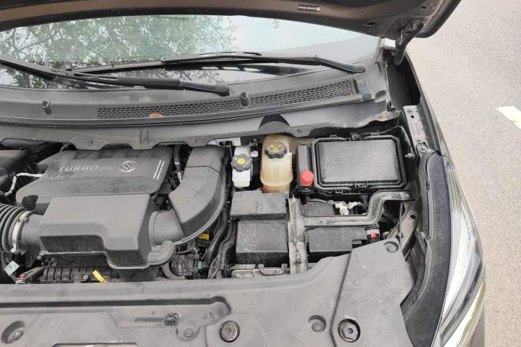 Used Buick GL8 2023 Land Executive Class Comfort Model Engine Bay Left