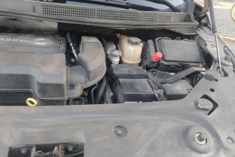 Used Buick GL8 2023 ES Lu Zun Deluxe Model Engine Bay Left