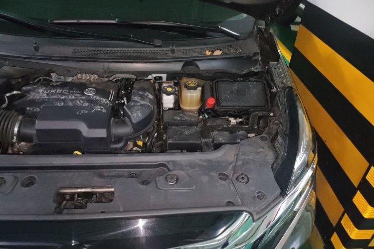 Used Buick GL8 2023 Land Executive Class Comfort Model Engine Bay Left