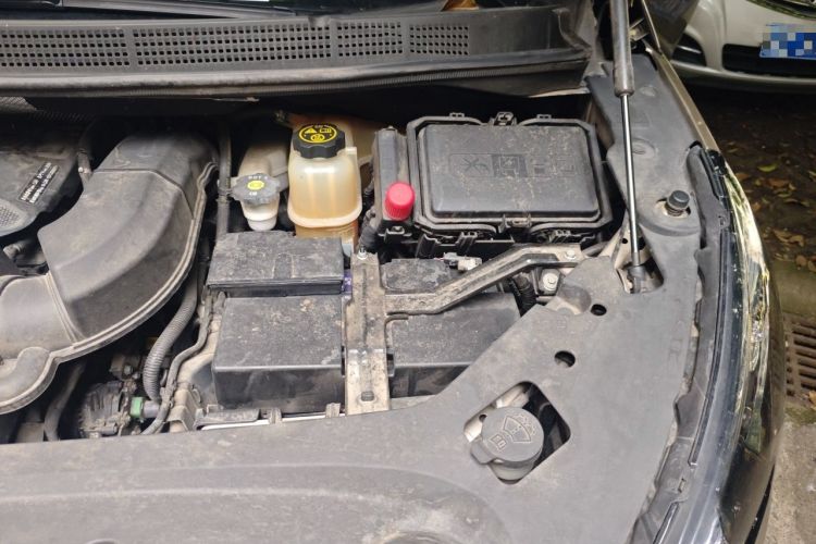 Used Buick GL8 2023 ES Lu Zun Comfort Model Engine Bay Left