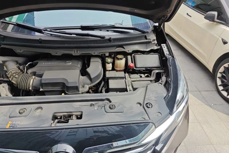 Used Buick GL8 2023 Facelifted Land Cruiser Executive Luxury Version Engine Bay Left
